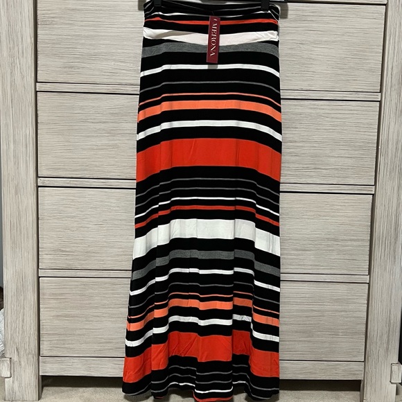 Dresses & Skirts - NWT MERONA coral stripe skirt XS